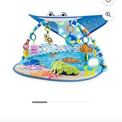 Finding Nemo bouncer and play Mat