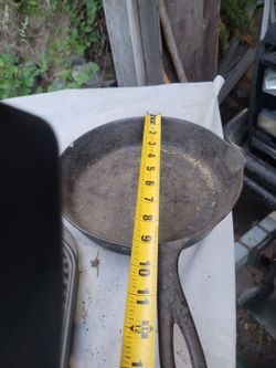 Cast iron Gridley skillet camp gear