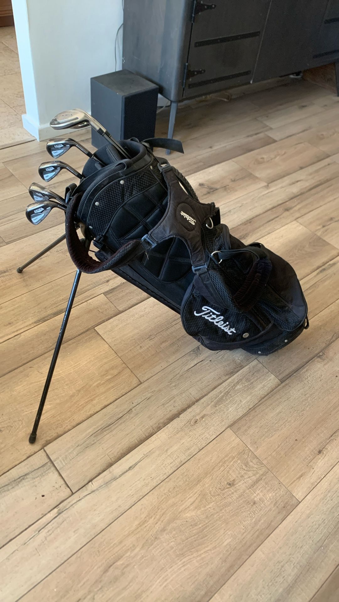Titleist golf bag golf clubs Adams, CB three