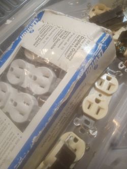 Miscellaneous outlet plugs and electrical components $10