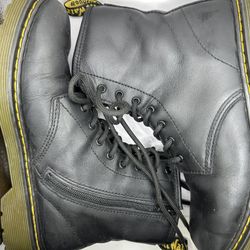 1460y Dr. Marten Boots 6Y