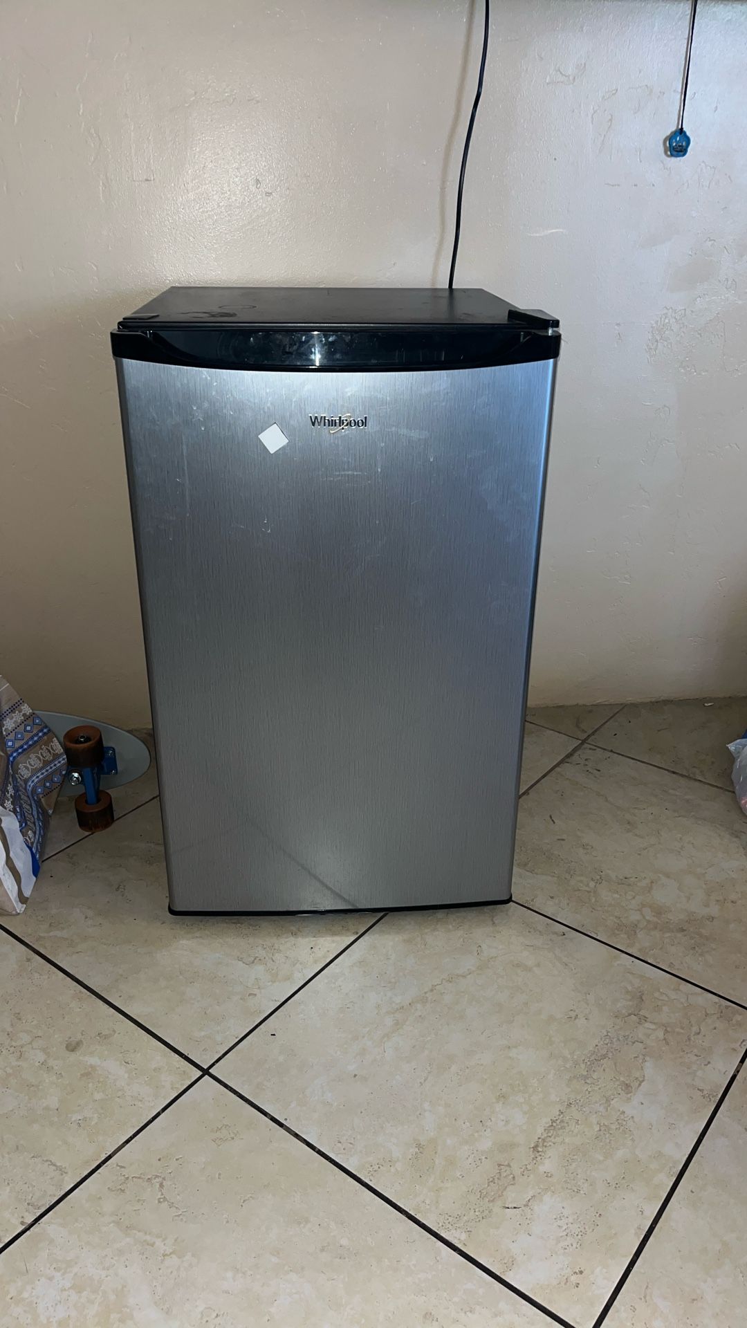 Whirlpool Mini Fridge / Refrigerator