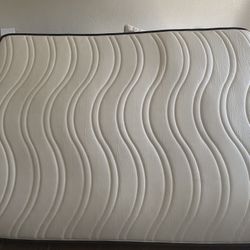 QUEEN MATTRESS 