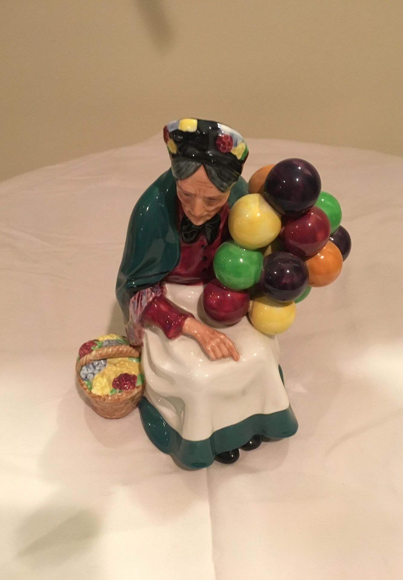 The Old Balloon Seller - The Royal Doulton England