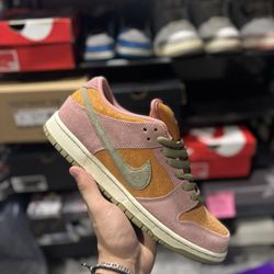 Dunk Low SB “Red Stardust” Size 10