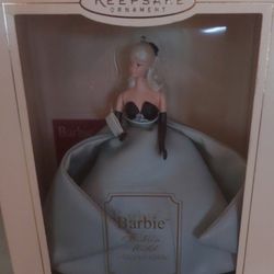 Hallmark 2004 Barbie Fasion Model Lisette Ornament & Stand Base Mint Green