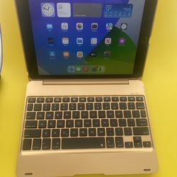 Apple iPad  5 Excellent Condition Like New 32gb 