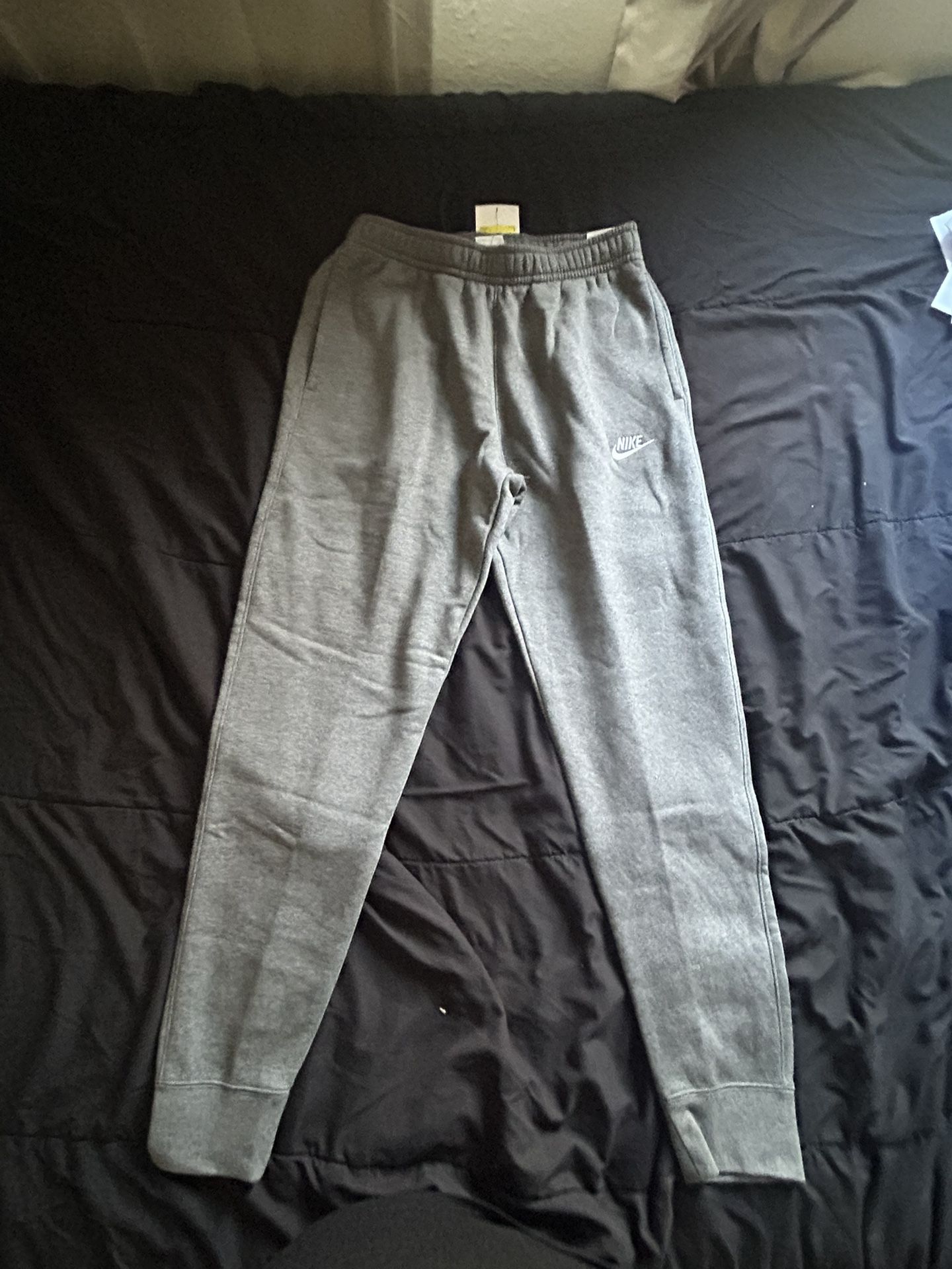 $20 NEW MENS NIKE JOGGERS (S) (XL)