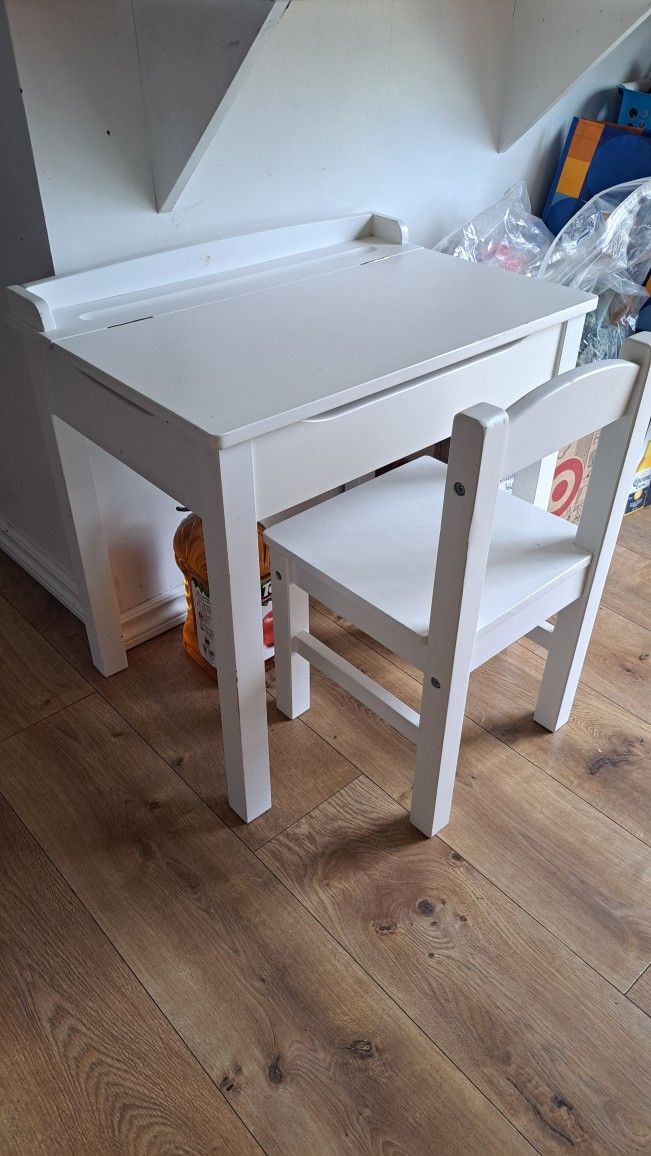 Melissa And Doug Toddler Desk