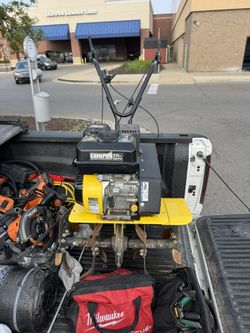 Champion 212 CC OHV gas 22’ /56 CM