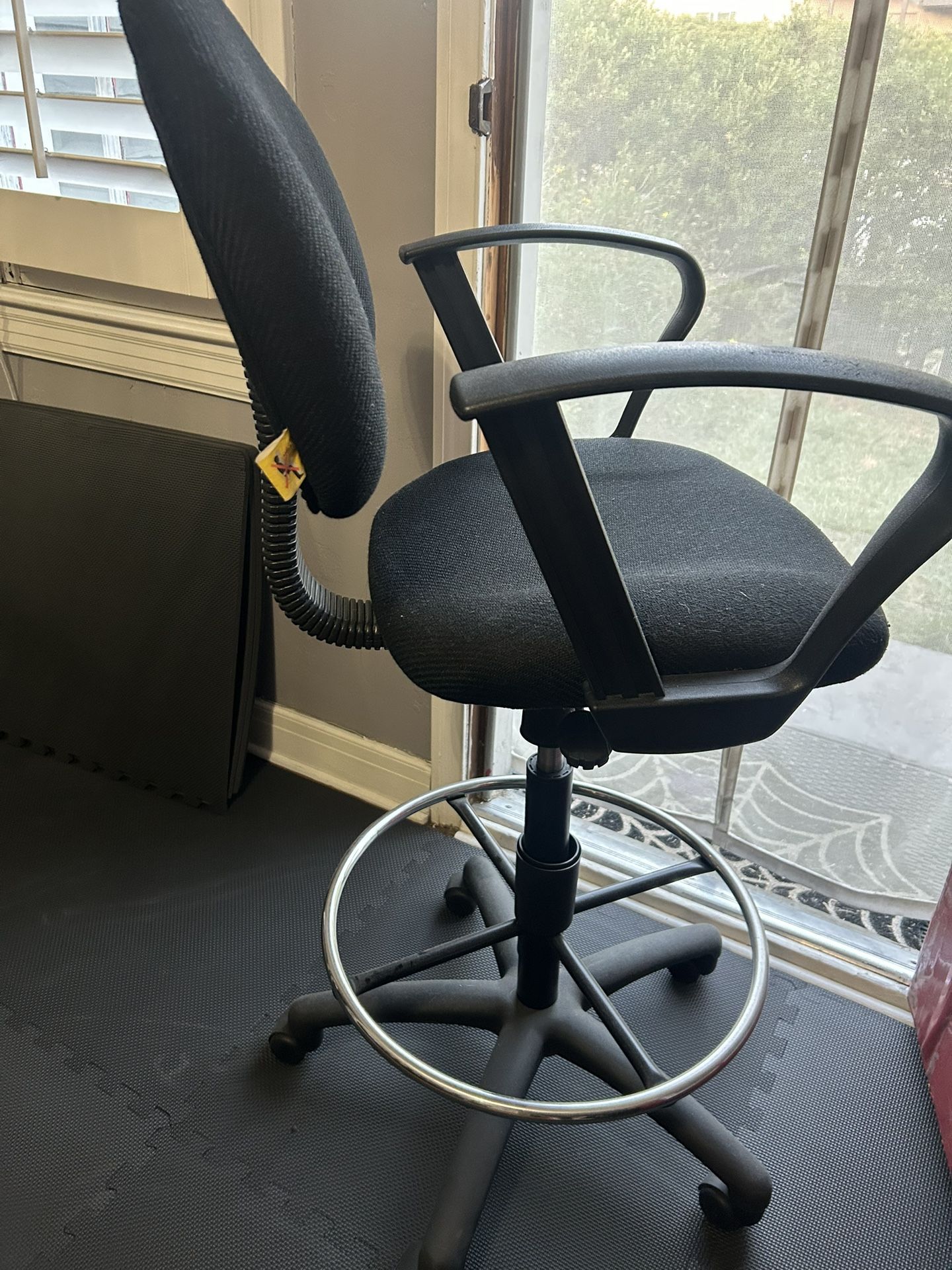 Adjustable.Swivel Chair with Back and Arm Rests