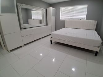 Bedroom set. Everything $1500.   I CAN DELIVERY FOR EXTRA FEE
