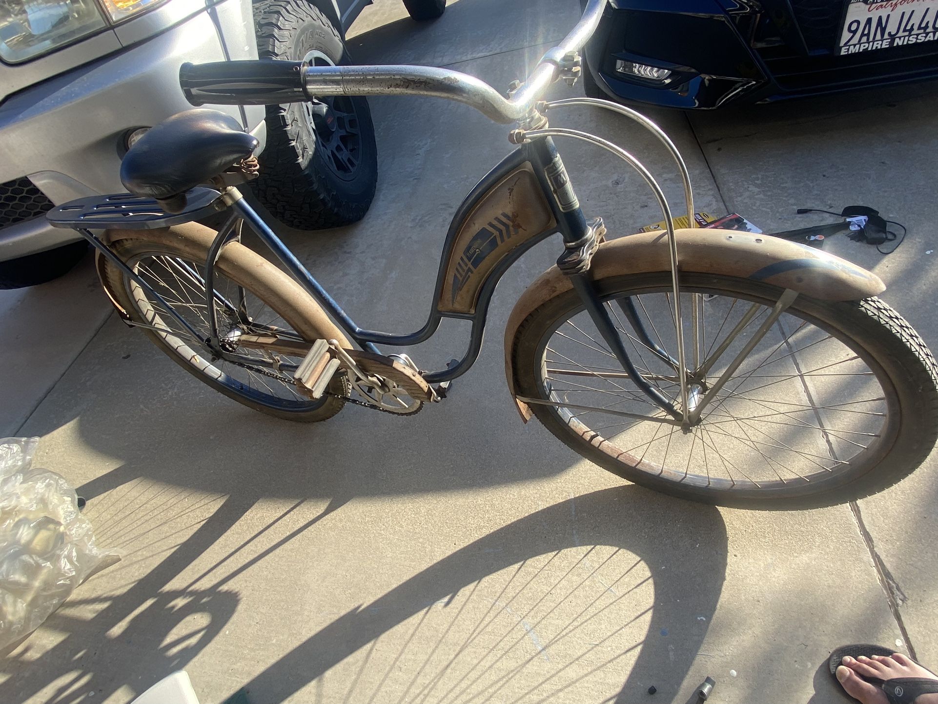 Classic 1950s Woman’s Skip Tooth Sprocket Chain With Tank Horn Working