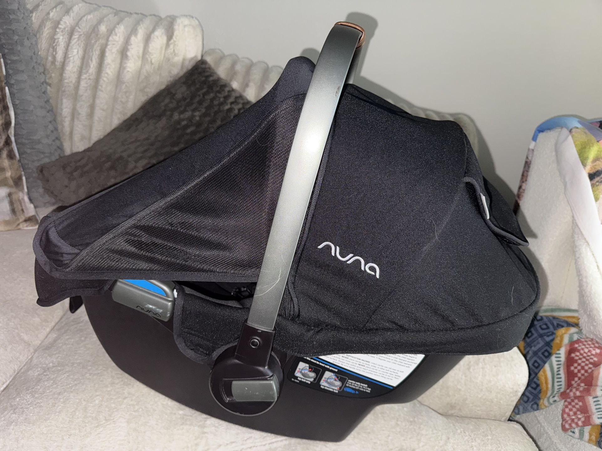 Nuna Pipa infant Car Seat WITH base!