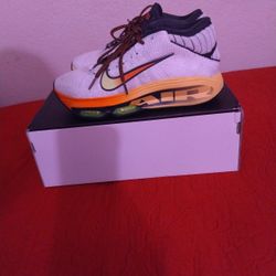 G.T. HUSTLE 3 BLACK / ORANGE  7 M  8.5 W