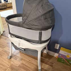Graco Swinging Bassinet 