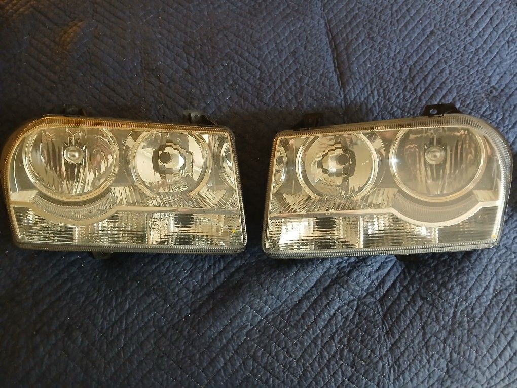 Chrysler Headlight 2005-2007