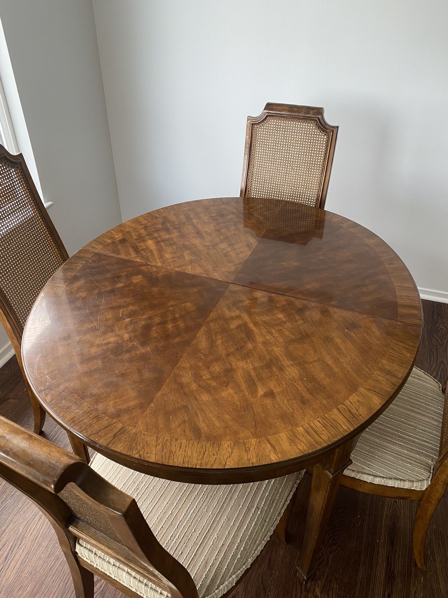 Dining Room Table with 6 chairs