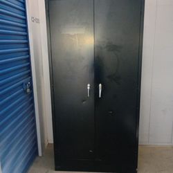 Metal Storage Cabinet With 2 Keys With Adjustable Shelves 