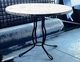 Round Table Pedestal