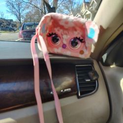 Talking Purse Rolls Her Eyes