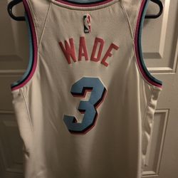 MIAMI HEAT DWAYNE WADE JERSEY SIZE MEDIUM 