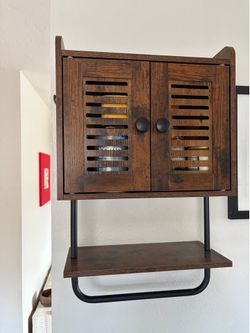 Hanging cabinet