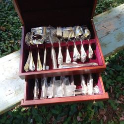 Oneida Silver Plate Service For 8