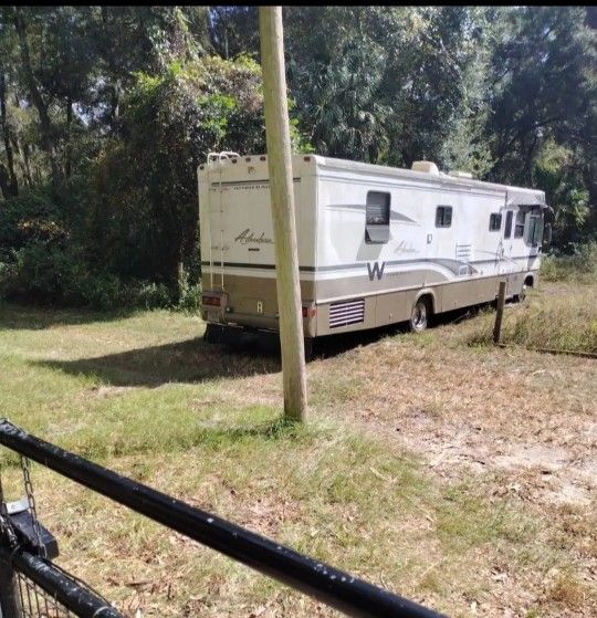 2000 Winnebago Adventurer
