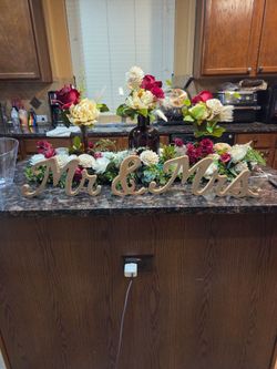 6" x 33" Mr & Mrs wood sign for table