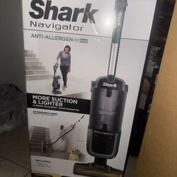 SHARK NAVIGATOR VACUUM CLEANER ZU51
