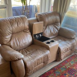 Power Reclining Loveseat w/ Center Console & Cup Holders – One Side Partial Recline
