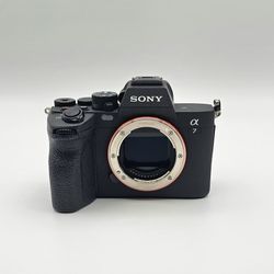 Sony A7IV Mirrorless Camera - Excellent Condition W/Original Box