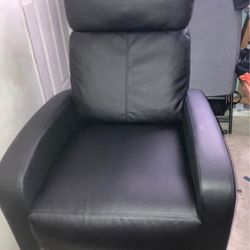 Single leather coach sofa carrys 240 pounds