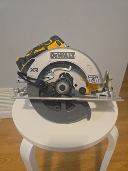 DeWalt XR 7-1/4 Brushless Cordless Circular Saw