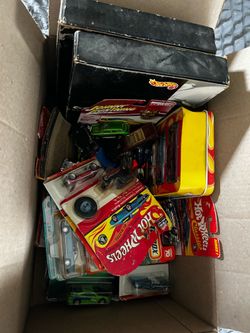 A box of miscellaneous, hot wheels old condition
