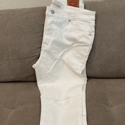 Brand New Levi Jeans 721 High rise 34