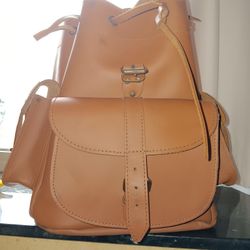 Genuine LEATHER  bag ALOT OF pocketS
