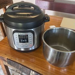Instant Pot 6qt Plus Mealthy Air Fryer Attachment Plus Extra Inner Pot. 
