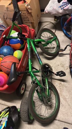 Green bike 7-9 year old  trick bike