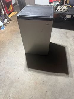 Mini fridge