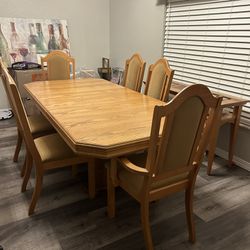 Dinning Room Set For Sale 6 Chairs And An  Accent Table 