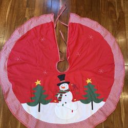 Colorful Tree Skirt With Santa Design