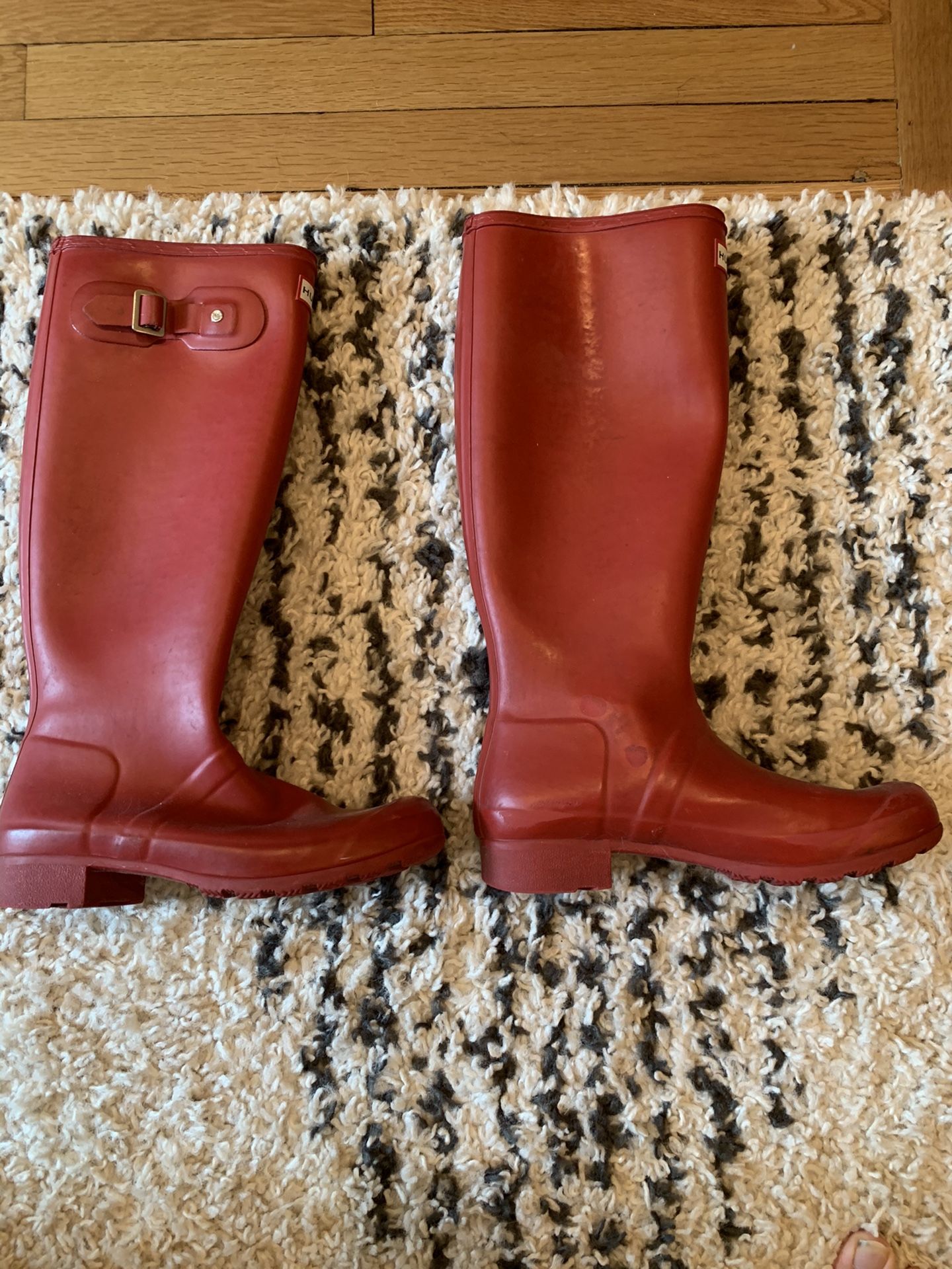 Women’s Hunter Rain Boots (red)