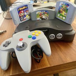 Nintendo 64 w/ 3 Games 