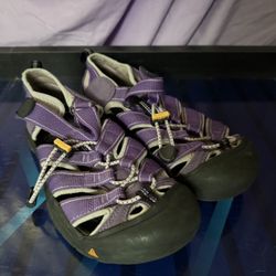 Girls Keens Size 4 