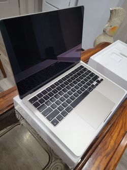 MacBook Air $900