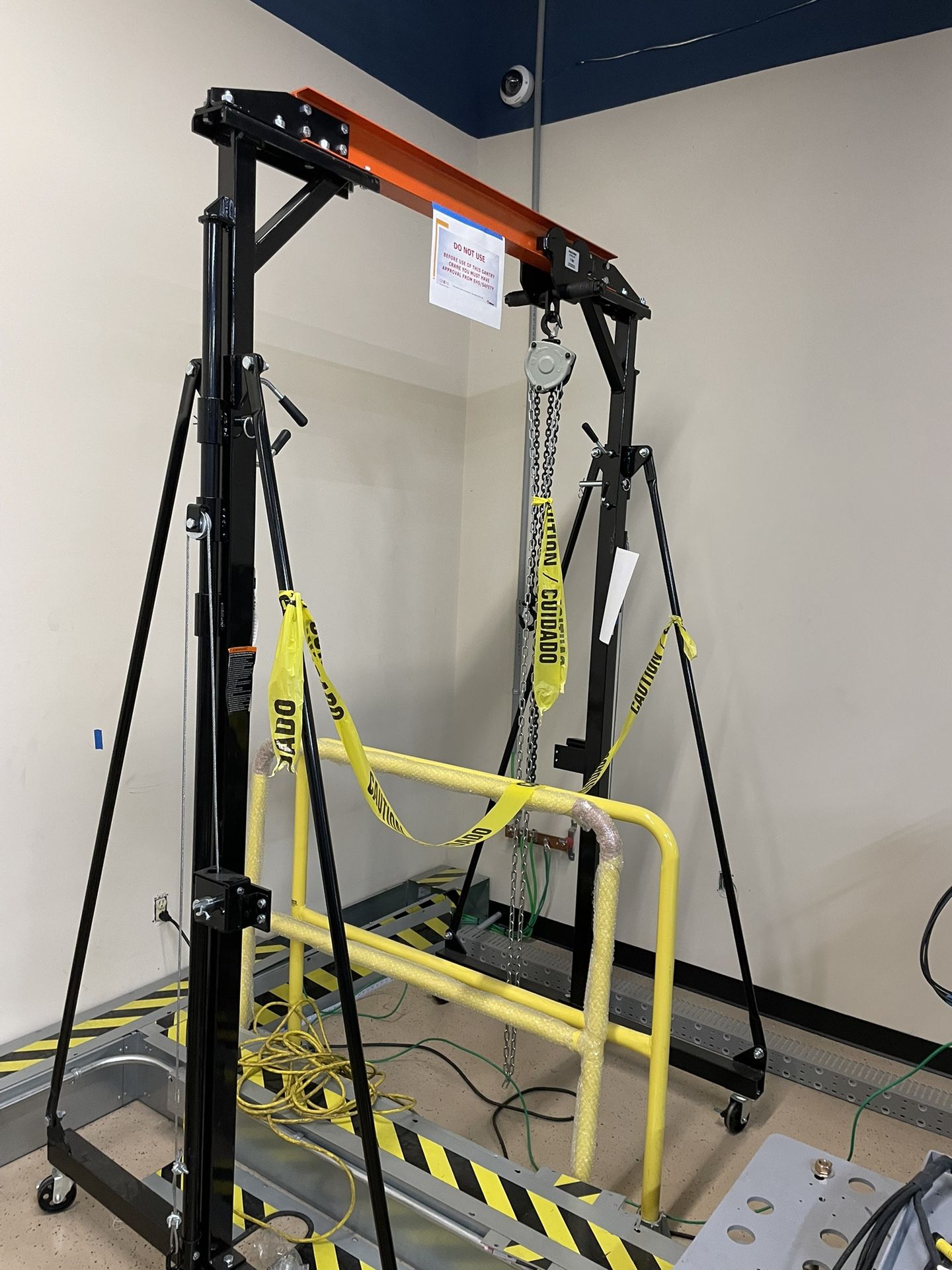 1100lbs Adjustable Gantry Crane