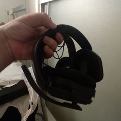 Headphones Two Pair As Is With One Wire 
