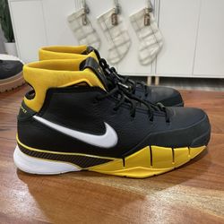 Nike Kobe 1 Protro Black / Yellow Lakers 